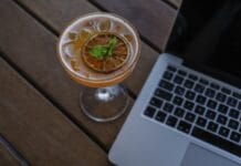 Poradnik bezpieczeństwa dla osób starszych korzystających z internetu
