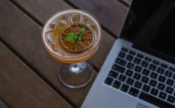 Poradnik bezpieczeństwa dla osób starszych korzystających z internetu