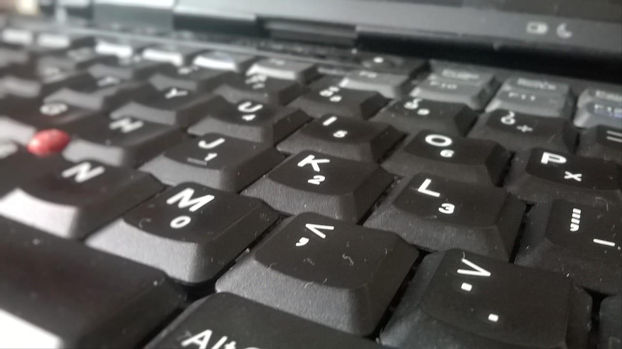 Cron w Linuksie – jak zautomatyzować zadania konserwacyjne keyboard-277437_1280