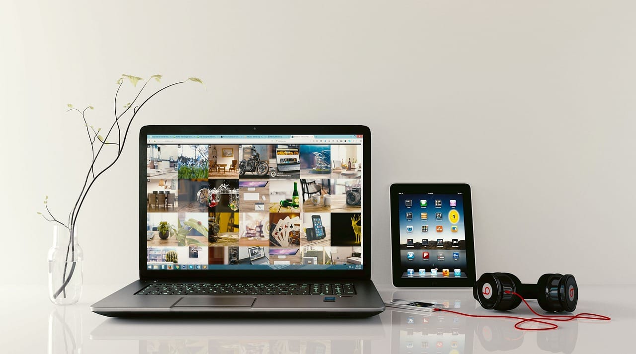 Google, Facebook, TikTok – kto wie o Tobie najwięcej? laptop-1483974_1280