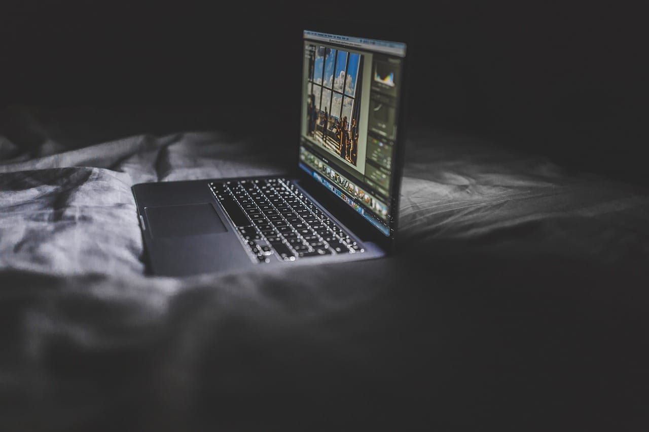 macbook-925856_1280